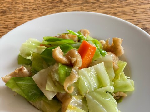 これぞシンプルでおいしい❣️野菜炒め鶏皮の脂使用で